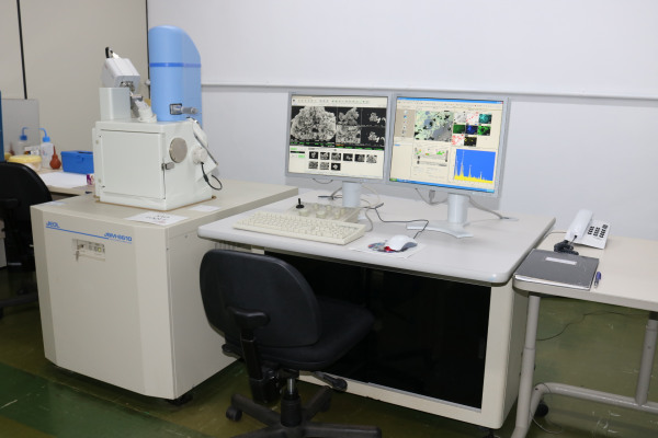 Microscópio Eletrônico de Varredura (MEV), Jeol, JSM – 6610, equipado com EDS, Thermo scientific NSS Spectral Imaging.JPG